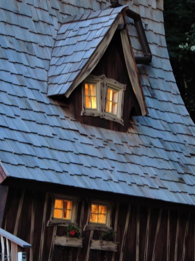 Hexenhaeuschen Am Waldrand Villa Annweiler am Trifels Bagian luar foto