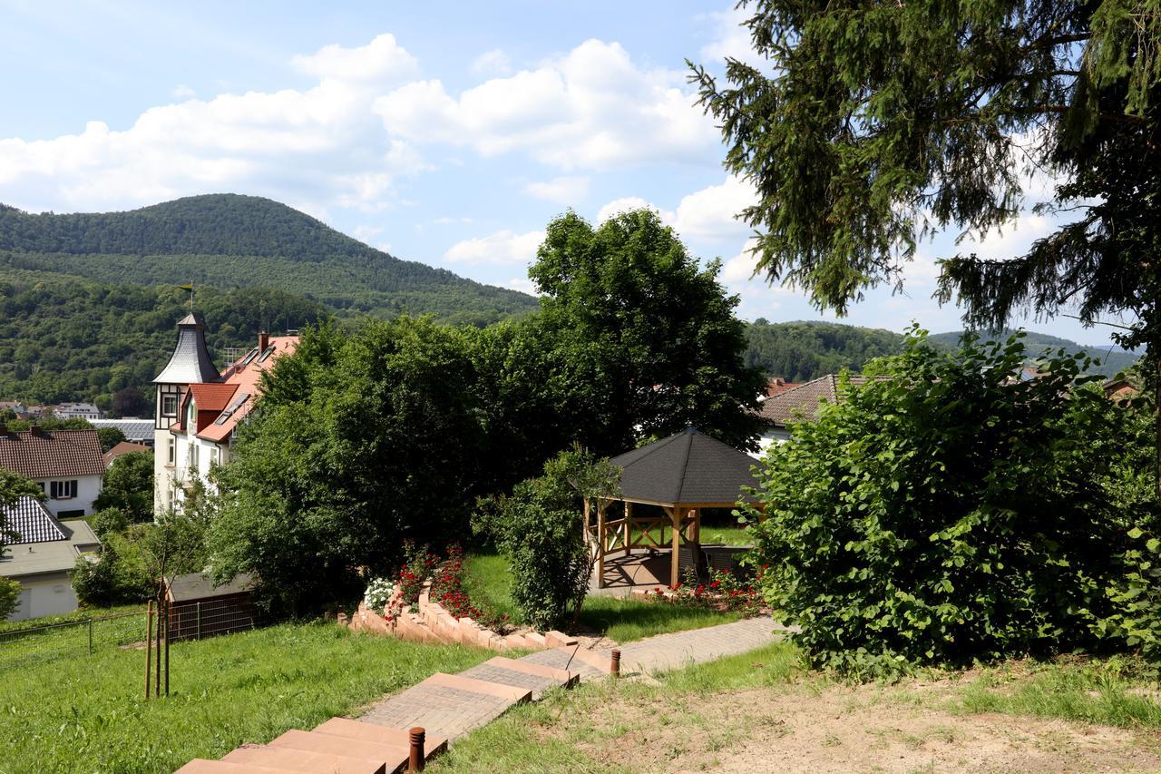 Hexenhaeuschen Am Waldrand Villa Annweiler am Trifels Bagian luar foto